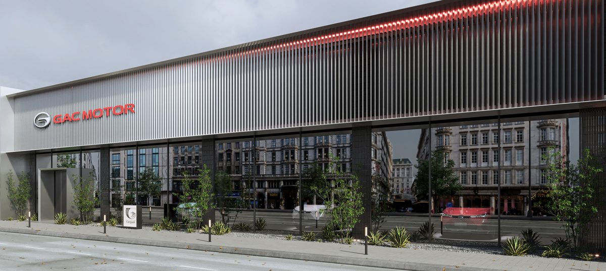 Mercedes-Benz Majlis & GAC Showroom — Closely spaced fins give the broad fascia depth without interrupting its horizontal line.